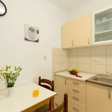 Apartment Mari Zrnovo